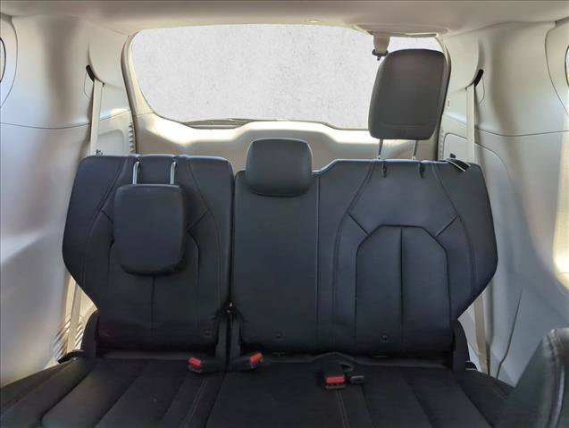 Used 2019 Chrysler Pacifica Touring-L Plus w/ Advanced Safetytec Group FWD image 25