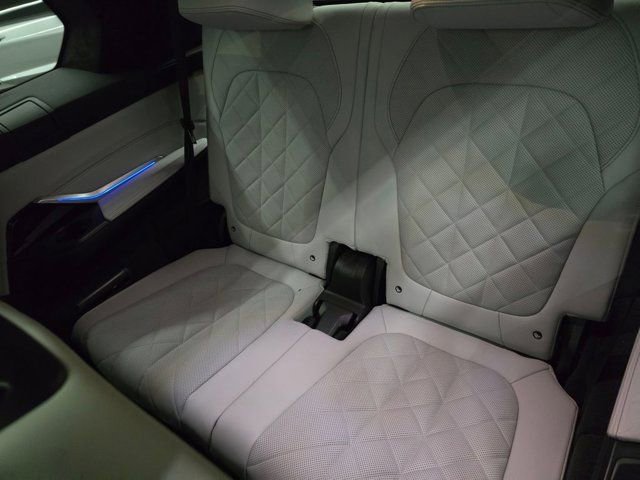 Used 2023 BMW X7 xDrive40i w/ Executive Package image 33