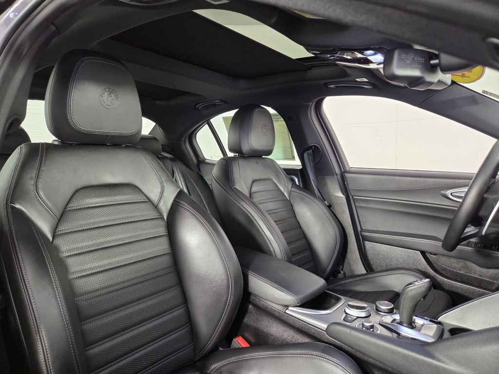 Used 2024 Alfa Romeo Giulia Veloce image 40
