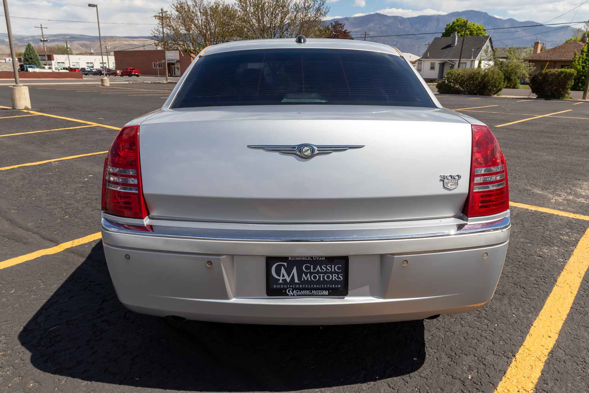 Used 2005 Chrysler 300 C w/ Navigation & Sound Group II RWD image 5