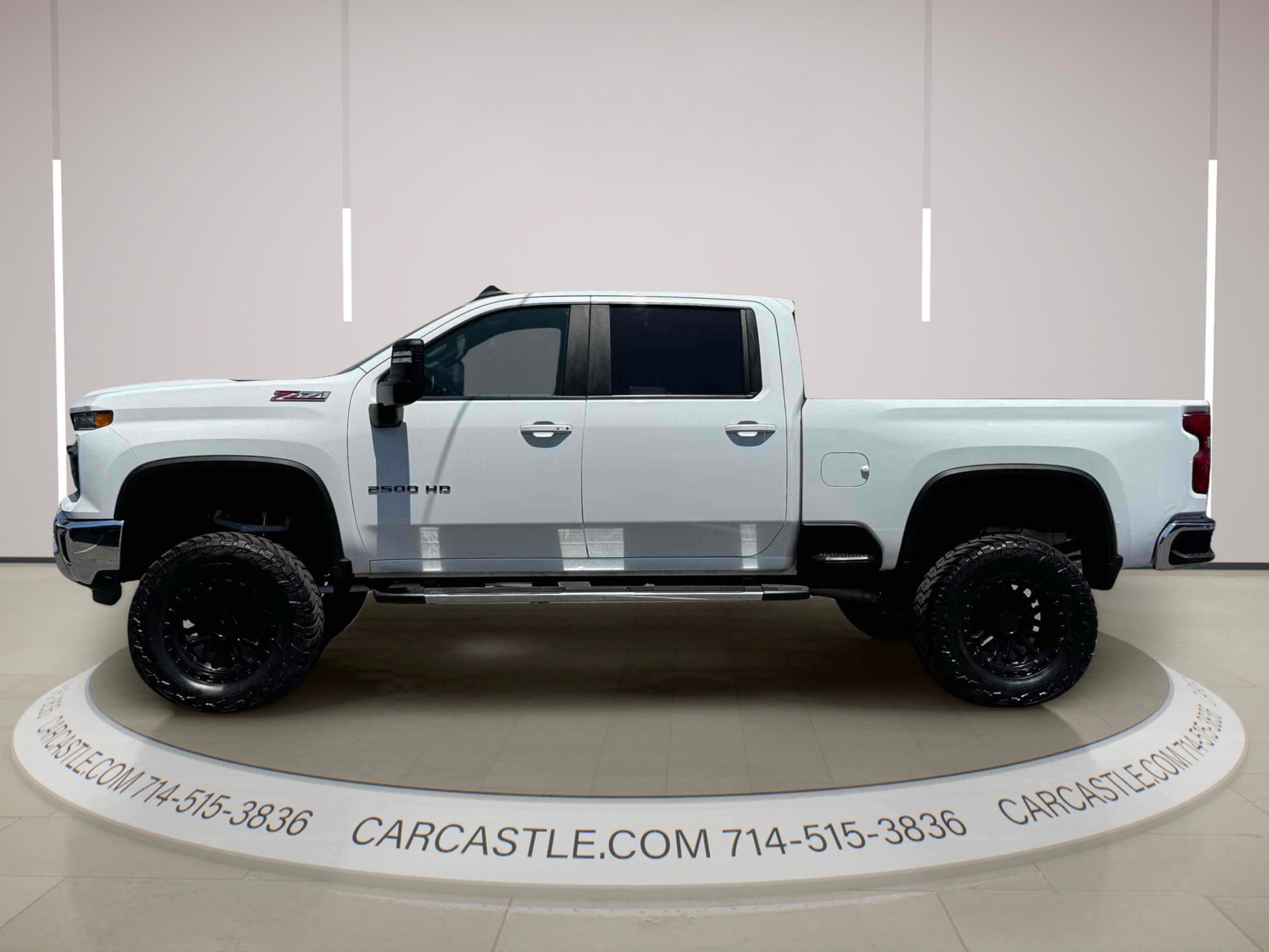 Used 2024 Chevrolet Silverado 2500 LT AWD/4WD image 2