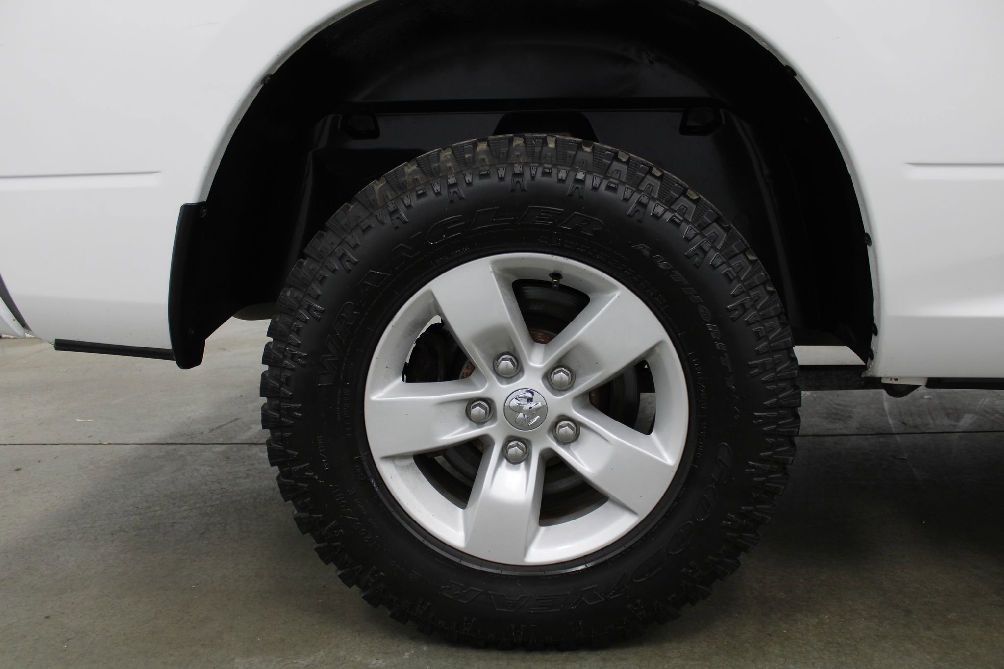 Used 2017 RAM 1500 Express AWD/4WD image 5