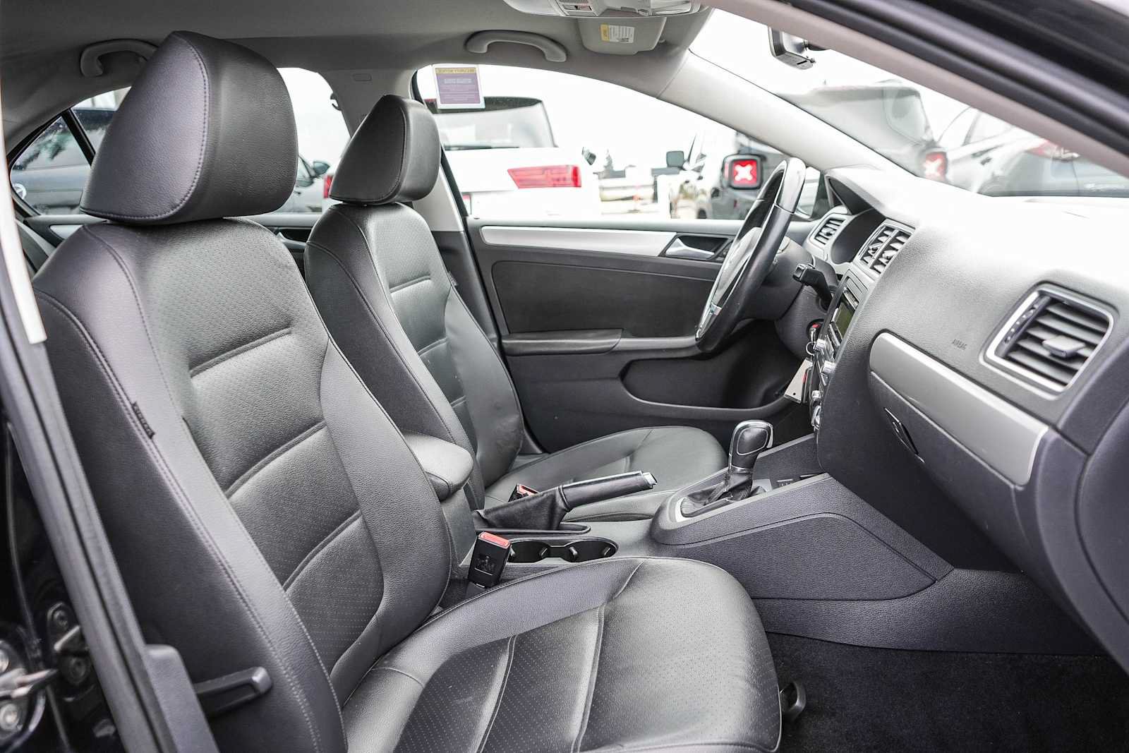 Used 2014 Volkswagen Jetta SE FWD image 19
