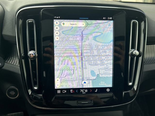 Used 2025 Volvo XC40 B5 Plus image 22