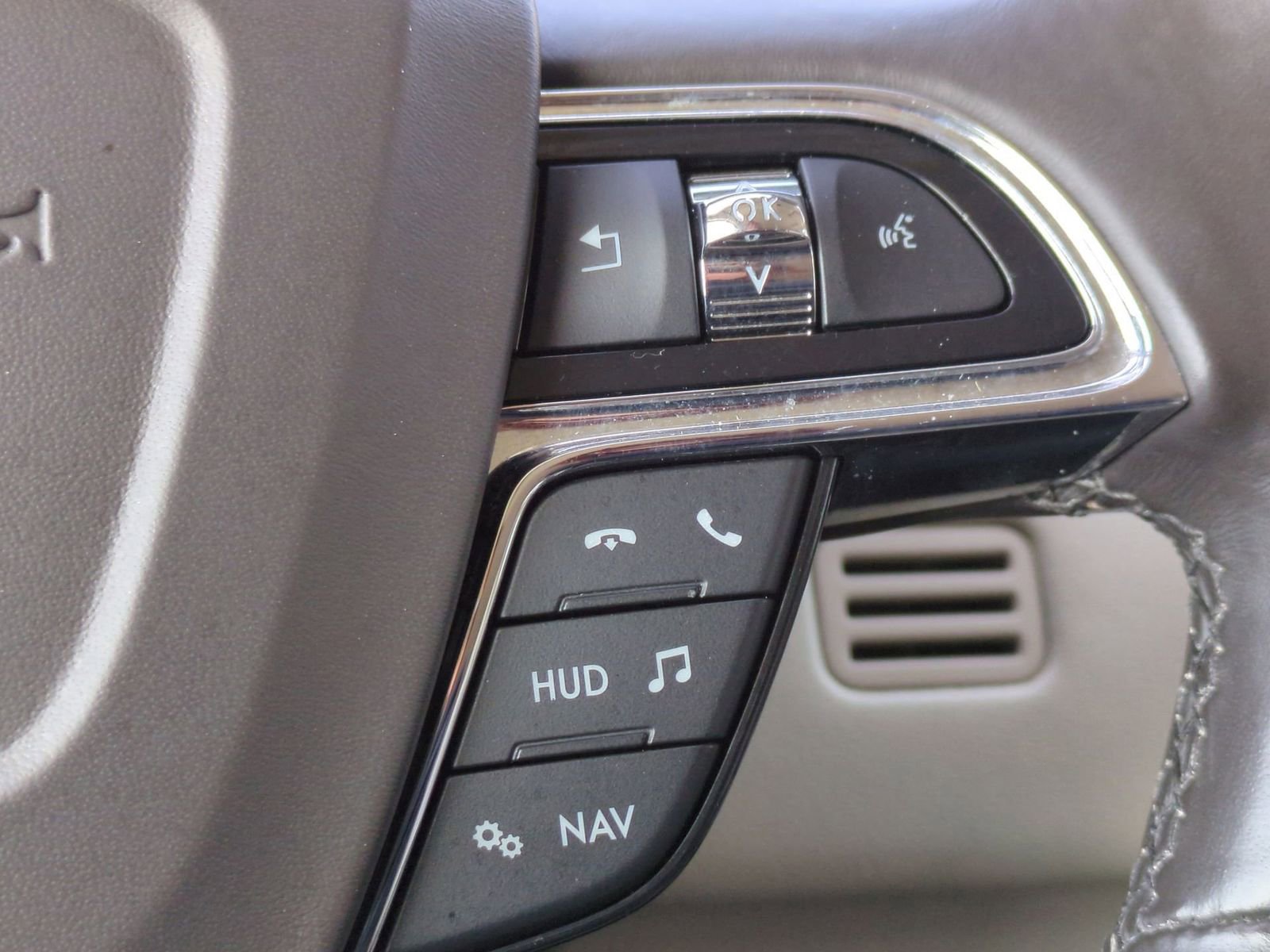 Used 2018 Lincoln Navigator L Reserve w/ Technology Package image 33