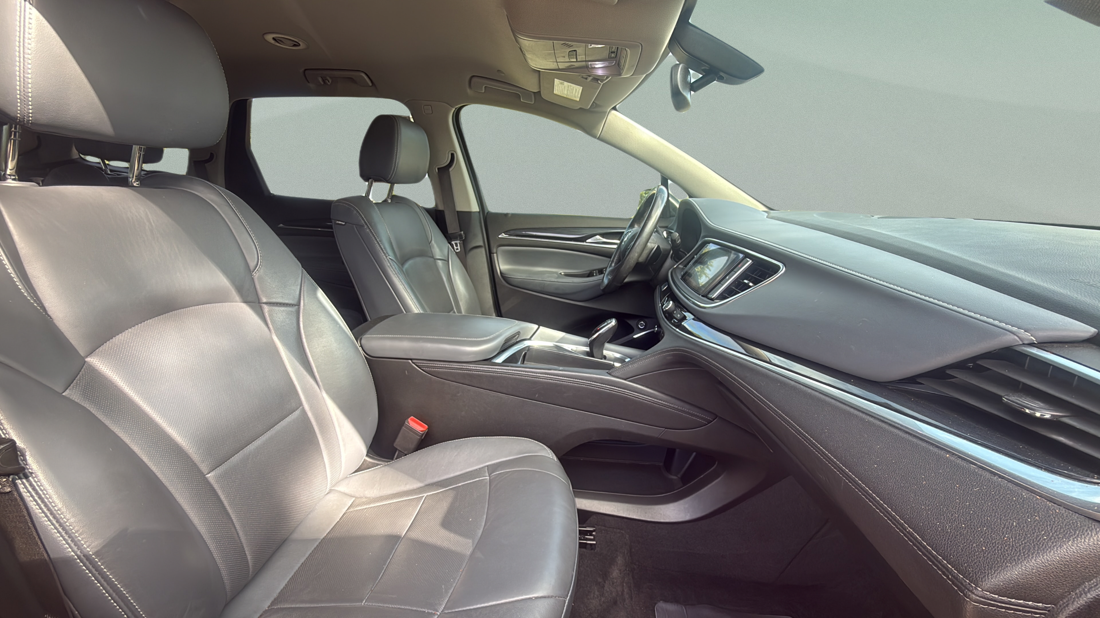 Used 2019 Buick Enclave Essence FWD image 29