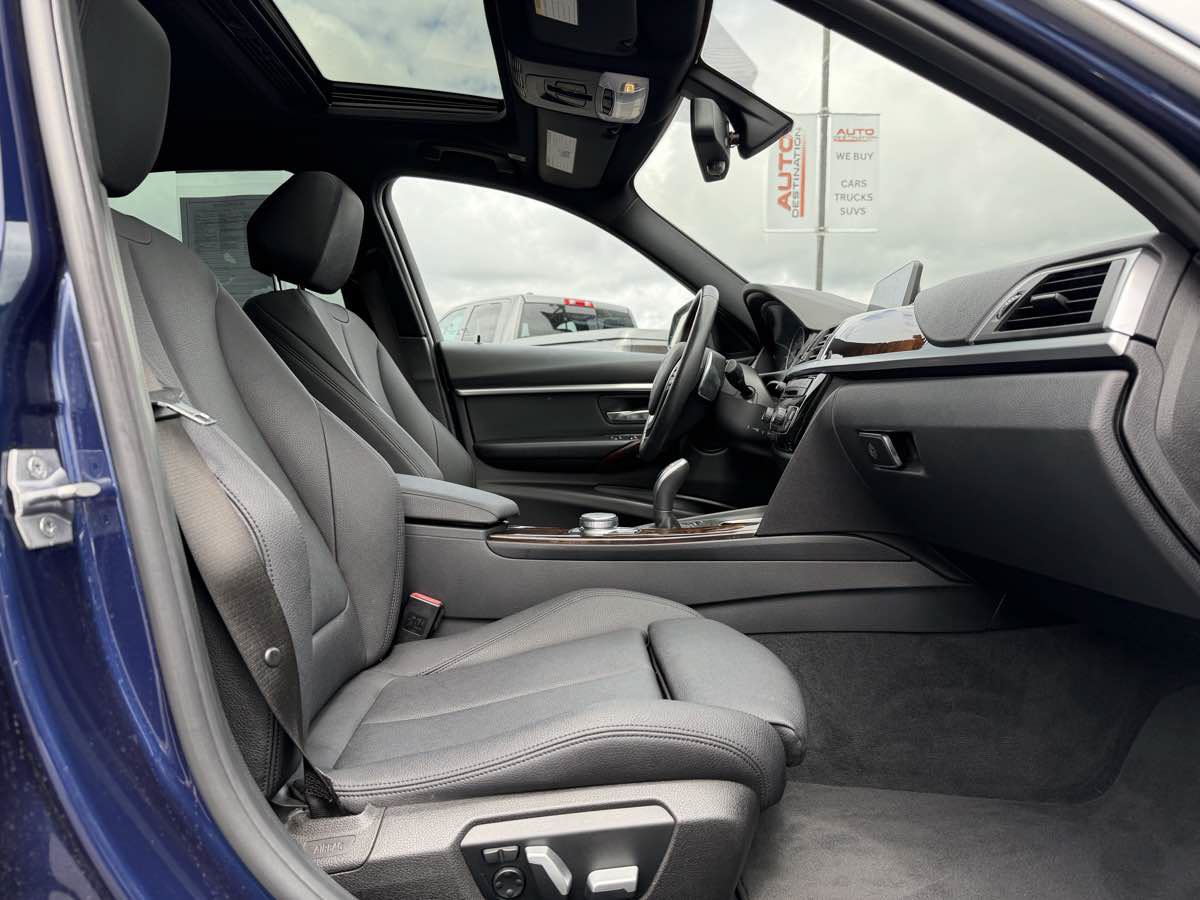 Used 2018 BMW 330i Sedan RWD image 17