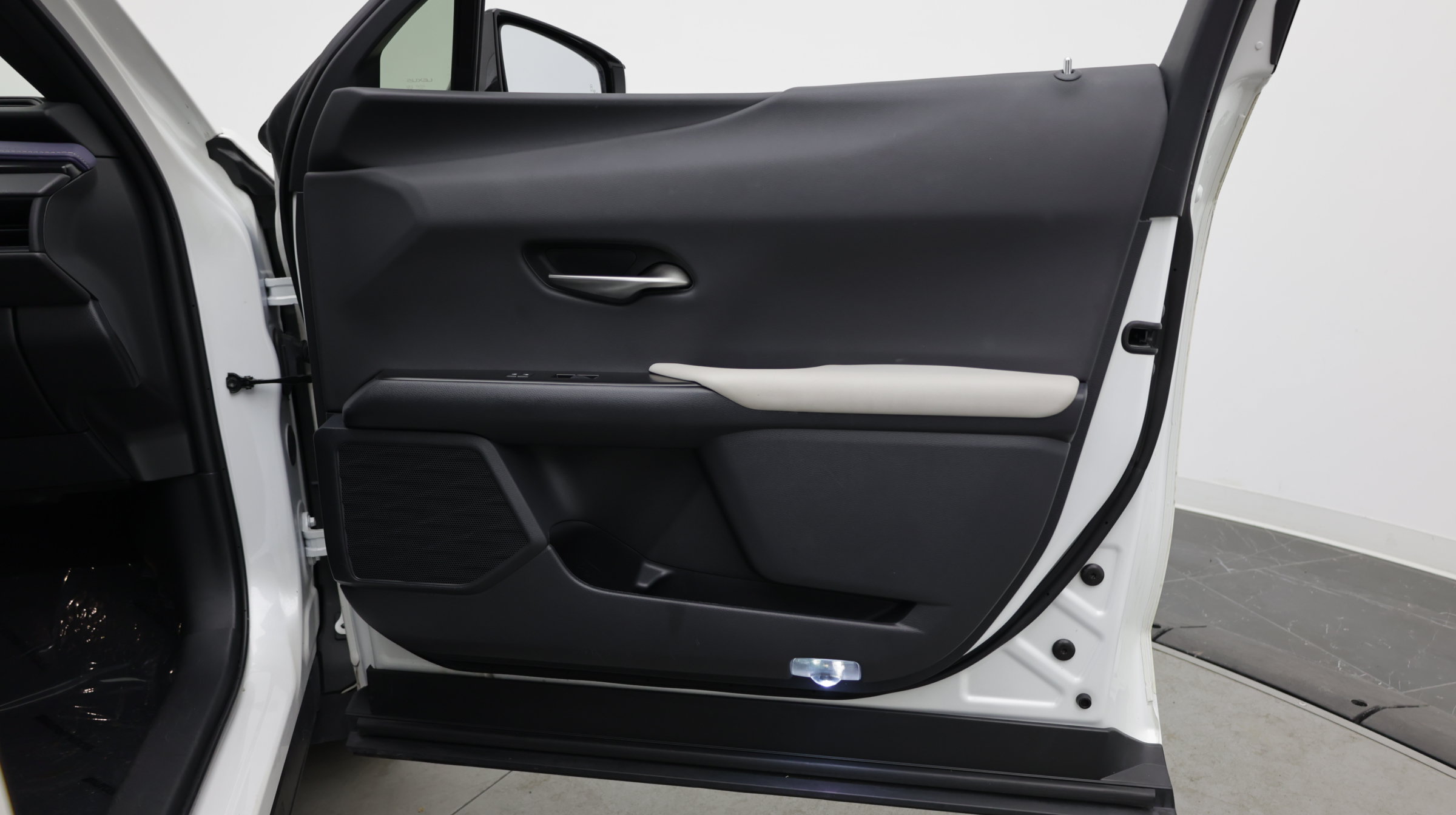 Used 2022 Lexus UX 200 w/ Accessory Package (Z1) FWD image 40