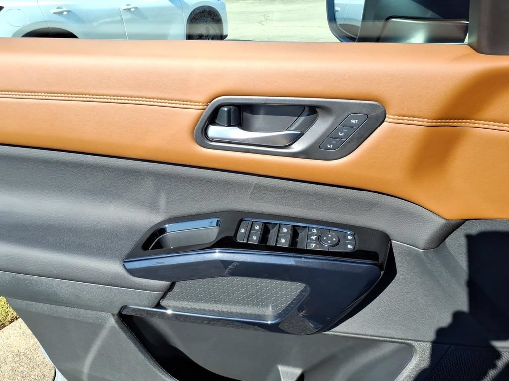 New 2026 Nissan Pathfinder Platinum AWD/4WD image 5