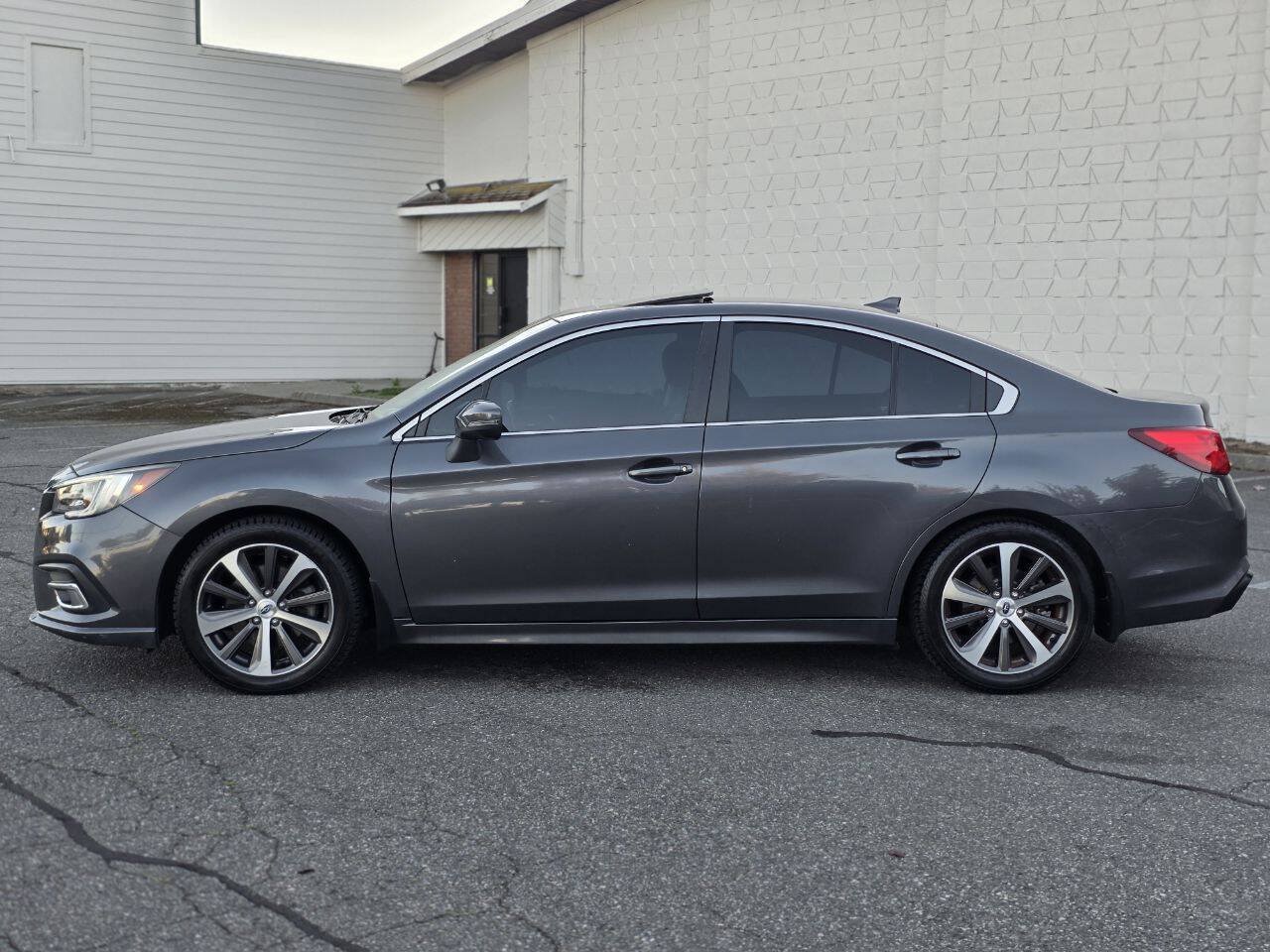 Used 2018 Subaru Legacy 3.6R Limited AWD/4WD image 4