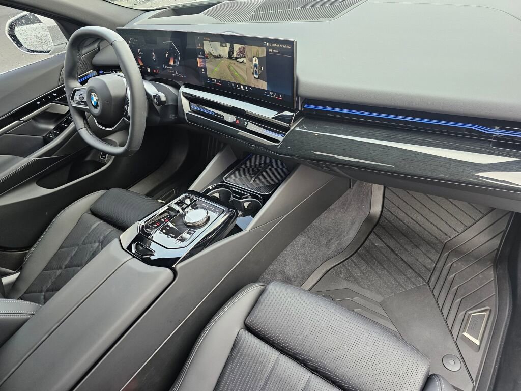 Used 2026 BMW 530i xDrive w/ Premium Package image 13