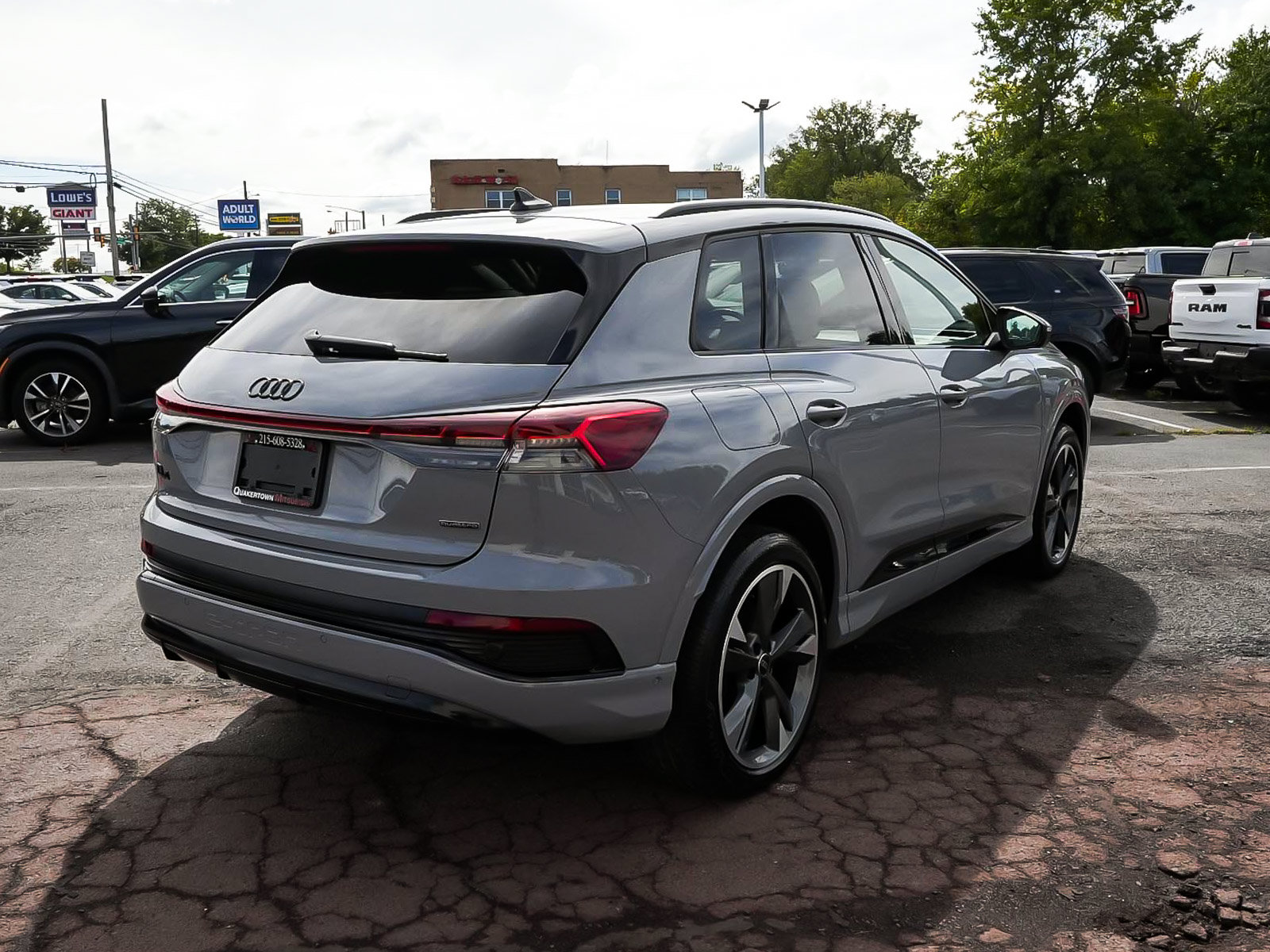 Used 2023 Audi Q4 e-tron Premium Plus w/ Premium Plus AWD/4WD image 6