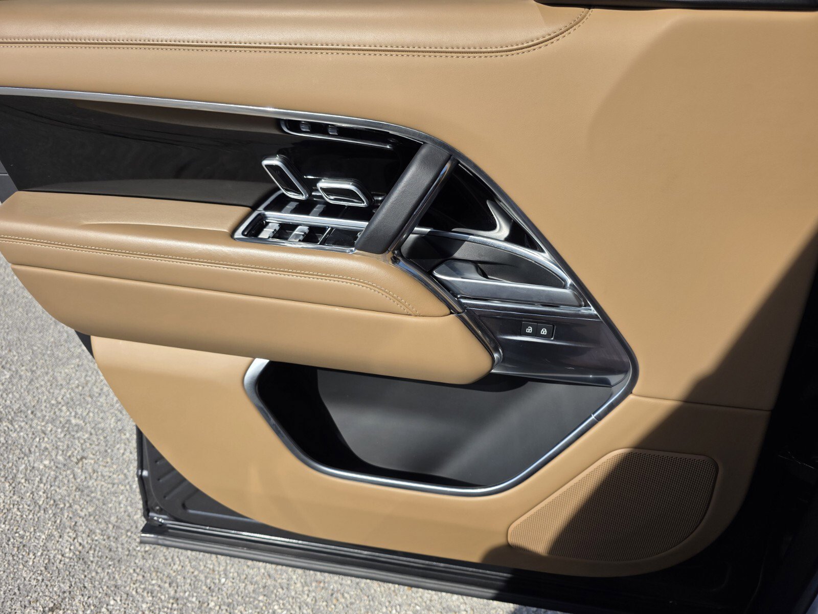 Certified 2023 Land Rover Range Rover SE image 21