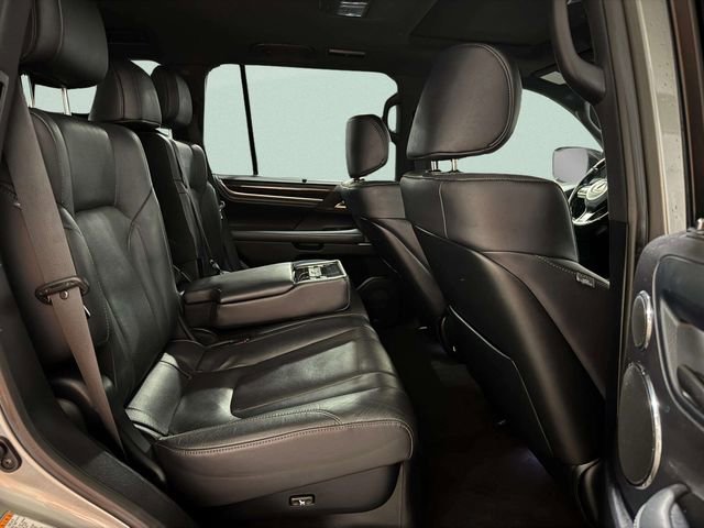 Used 2020 Lexus LX 570 4WD w/ 3rd Row & Luxury Pkg image 28
