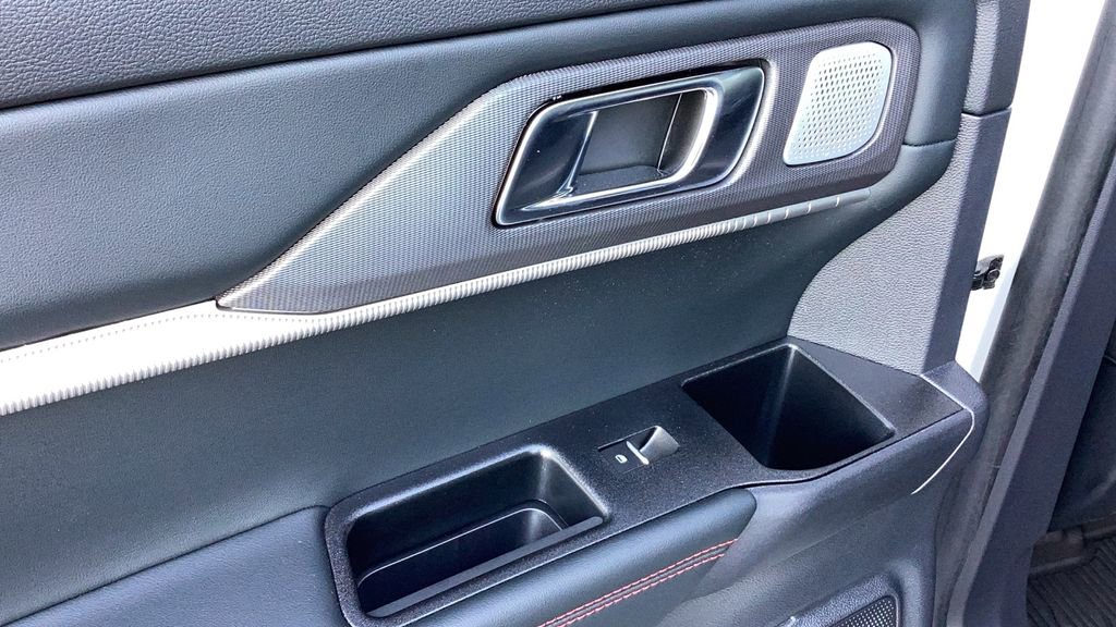 Used 2025 Ford Explorer ST image 16