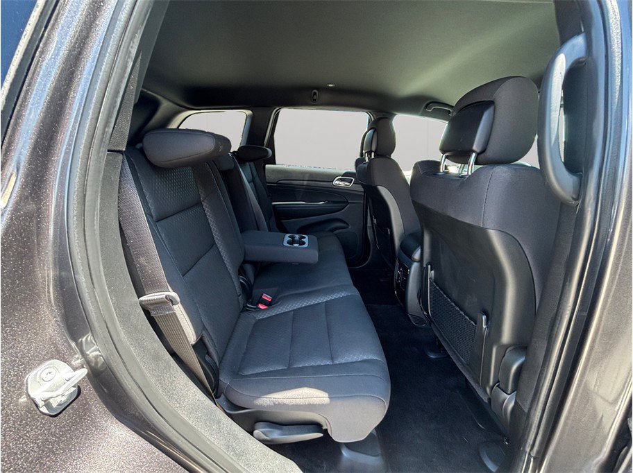 Used 2019 Jeep Grand Cherokee Laredo AWD/4WD image 36