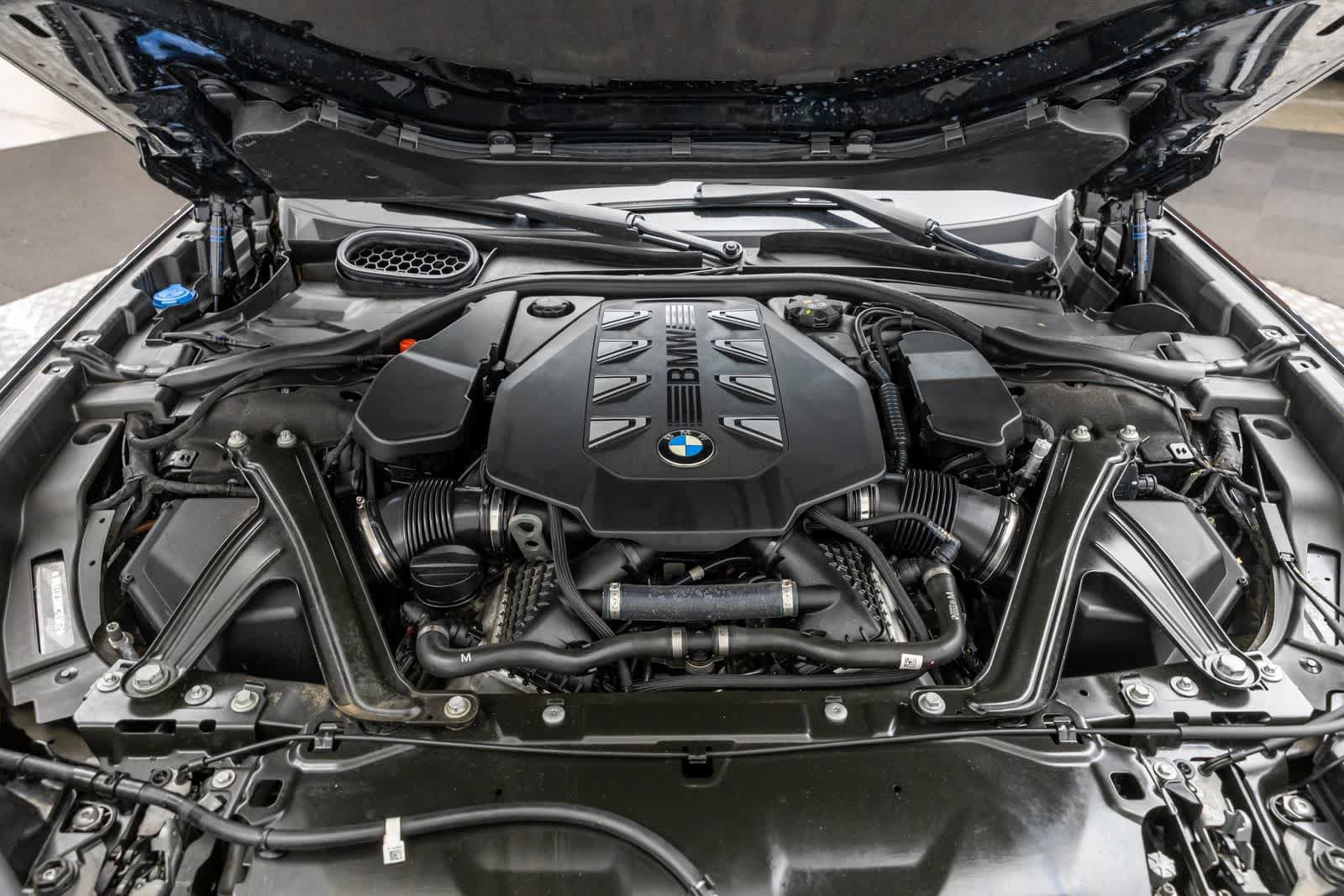Used 2024 BMW 760i xDrive w/ Executive Package AWD/4WD image 9