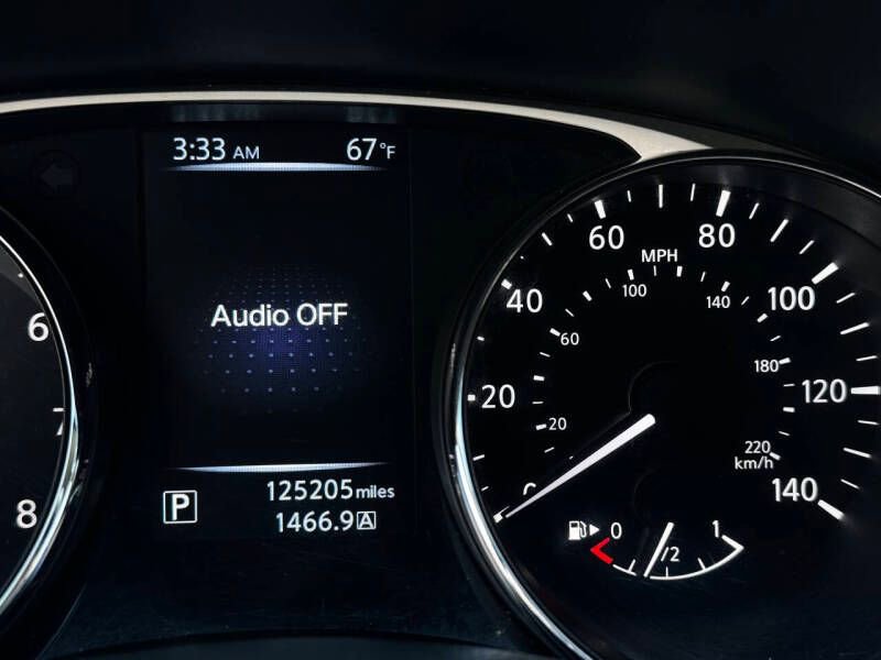 Used 2016 Nissan Rogue SV w/ SV Family Package image 21