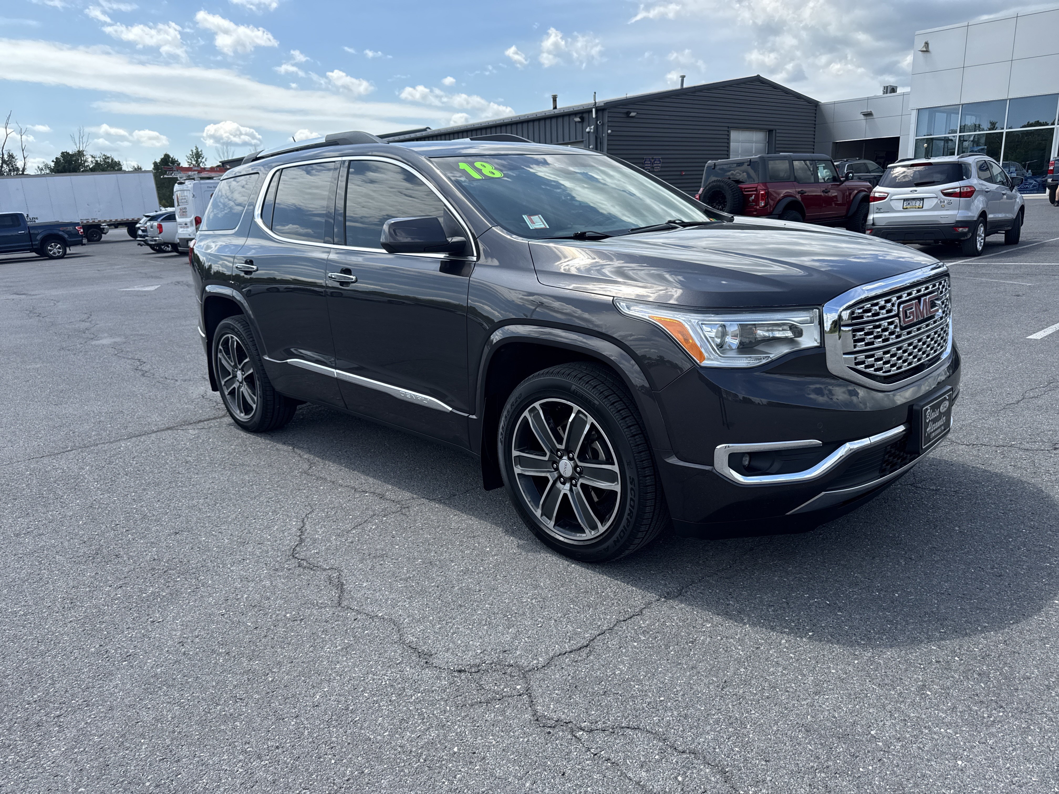 Used 2018 GMC Acadia Denali w/ Technology Package AWD/4WD image 1