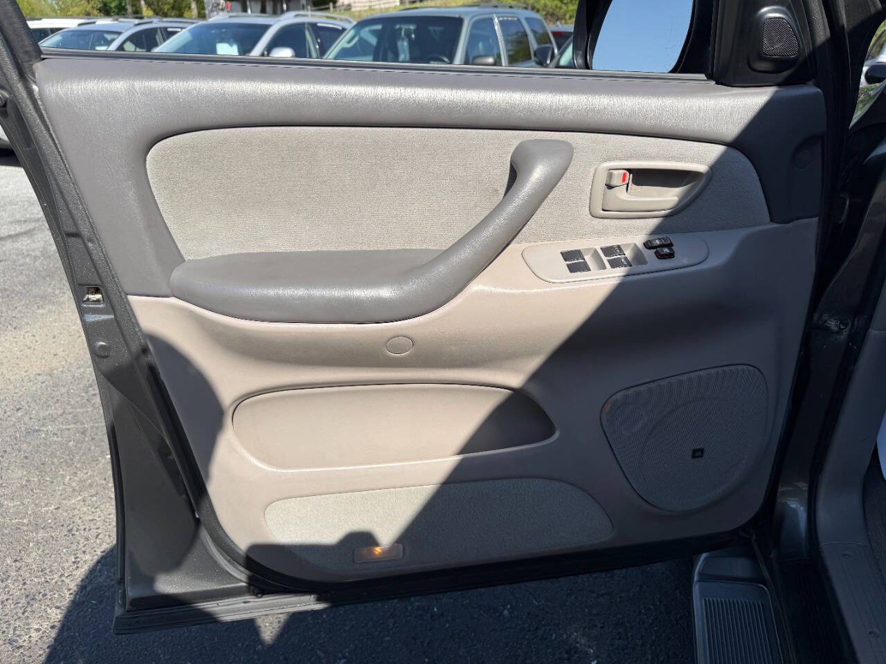 Used 2005 Toyota Sequoia SR5 AWD/4WD image 18