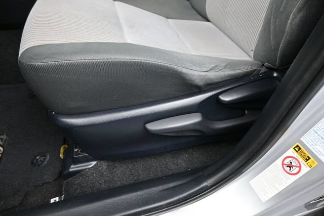 Used 2014 Toyota RAV4 LE AWD/4WD image 16
