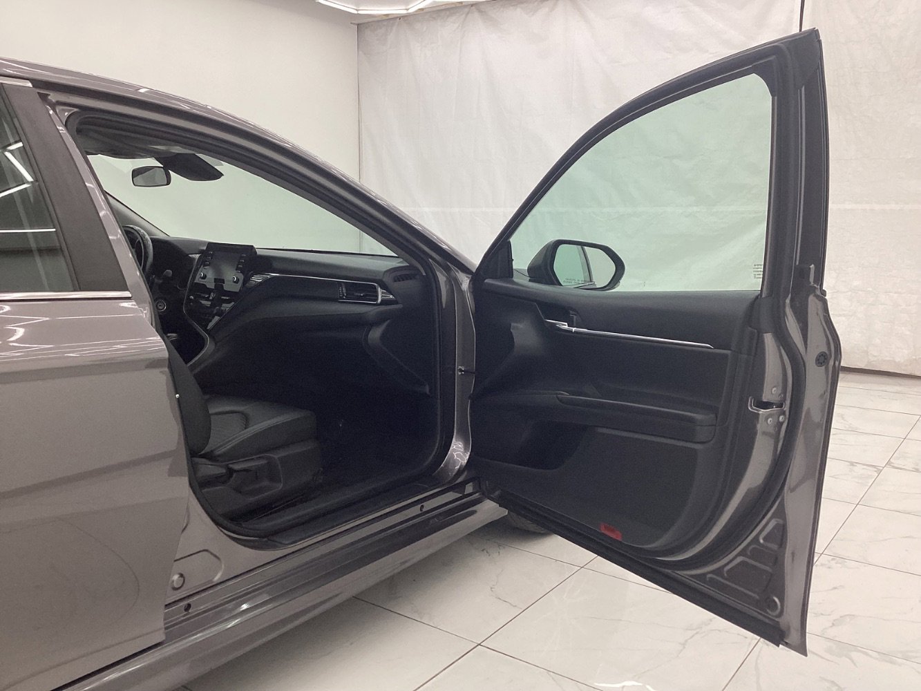 Used 2022 Toyota Camry SE image 17