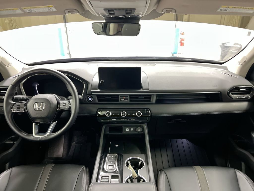 Used 2024 Honda Pilot Touring image 10