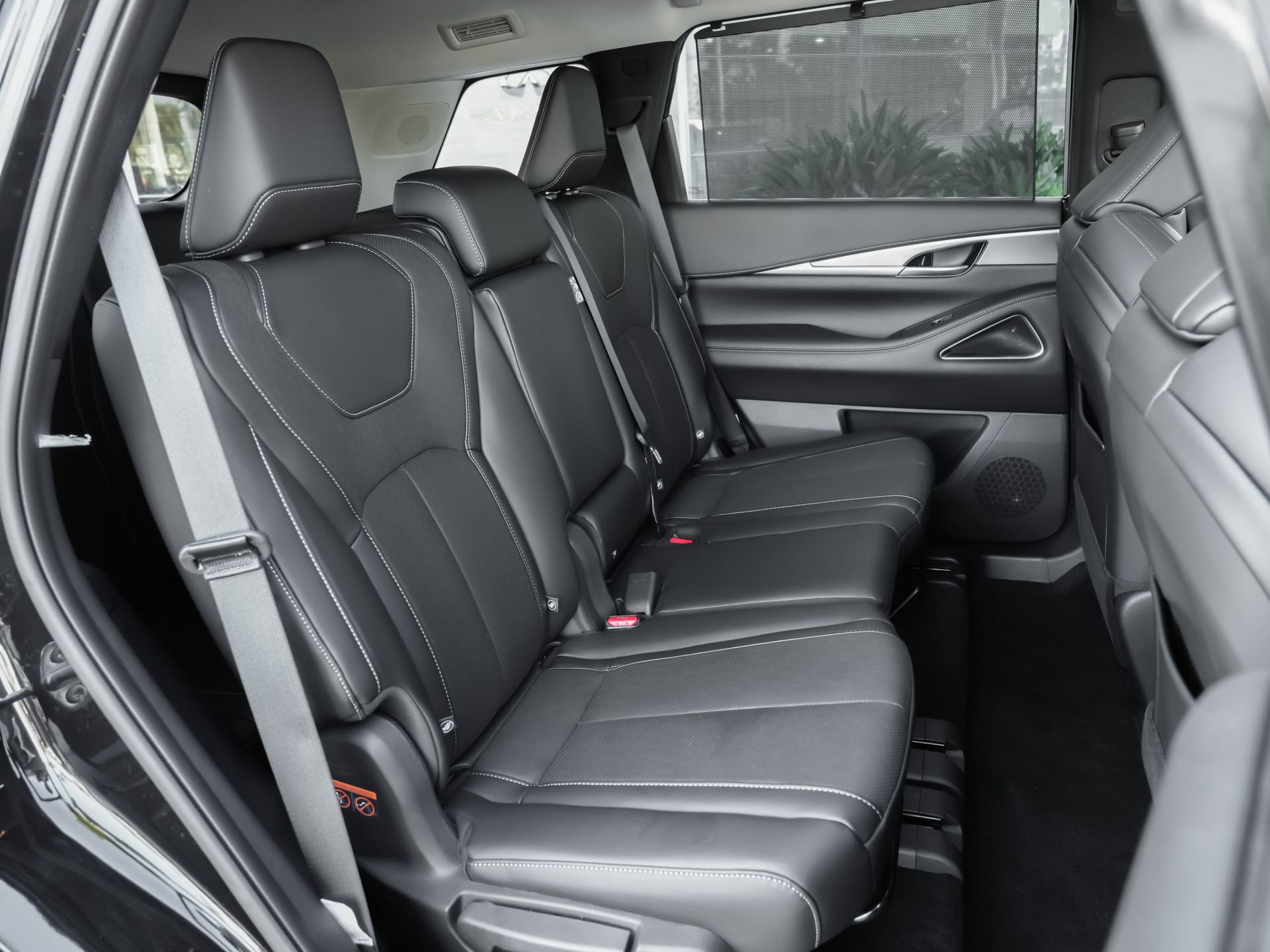 Certified 2026 INFINITI QX60 Luxe w/ Cargo Package FWD image 36