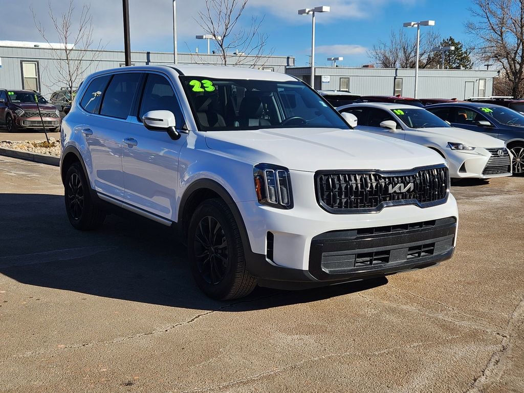 Certified 2023 Kia Telluride LX image 3
