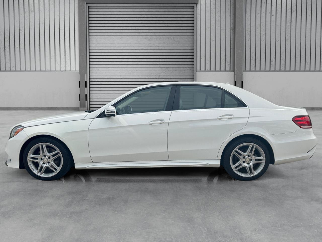 Used 2016 Mercedes-Benz E 350 4MATIC Sedan image 2