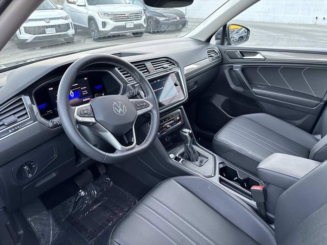 Certified 2023 Volkswagen Tiguan SE w/ Panoramic Sunroof Package image 12
