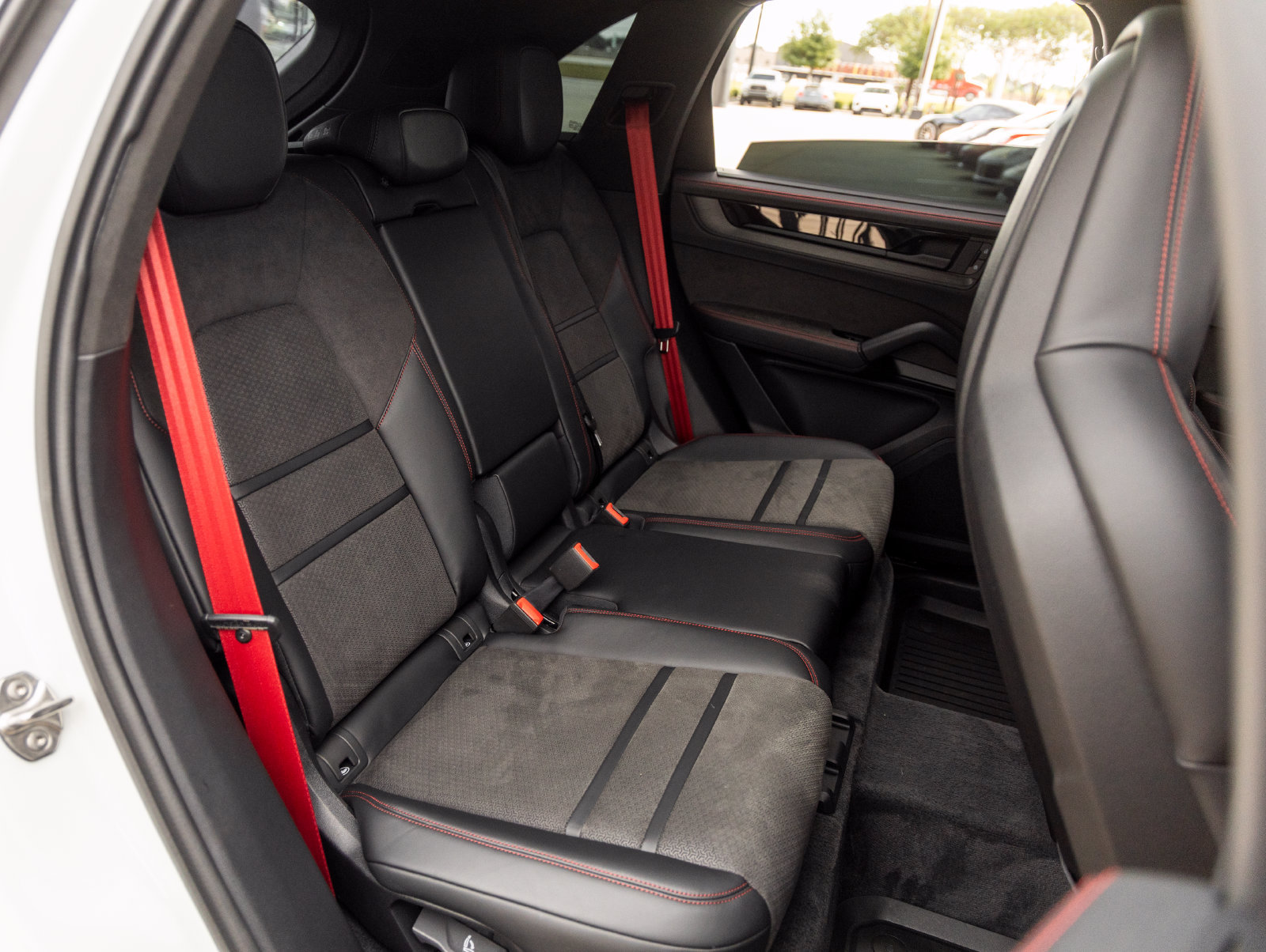 Certified 2025 Porsche Cayenne GTS AWD/4WD image 41