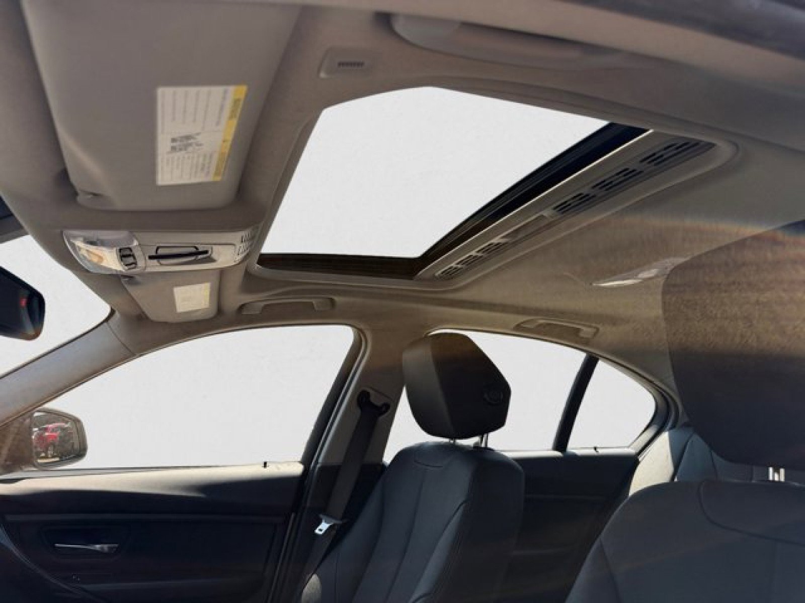 Used 2018 BMW 320i xDrive Sedan AWD/4WD image 12