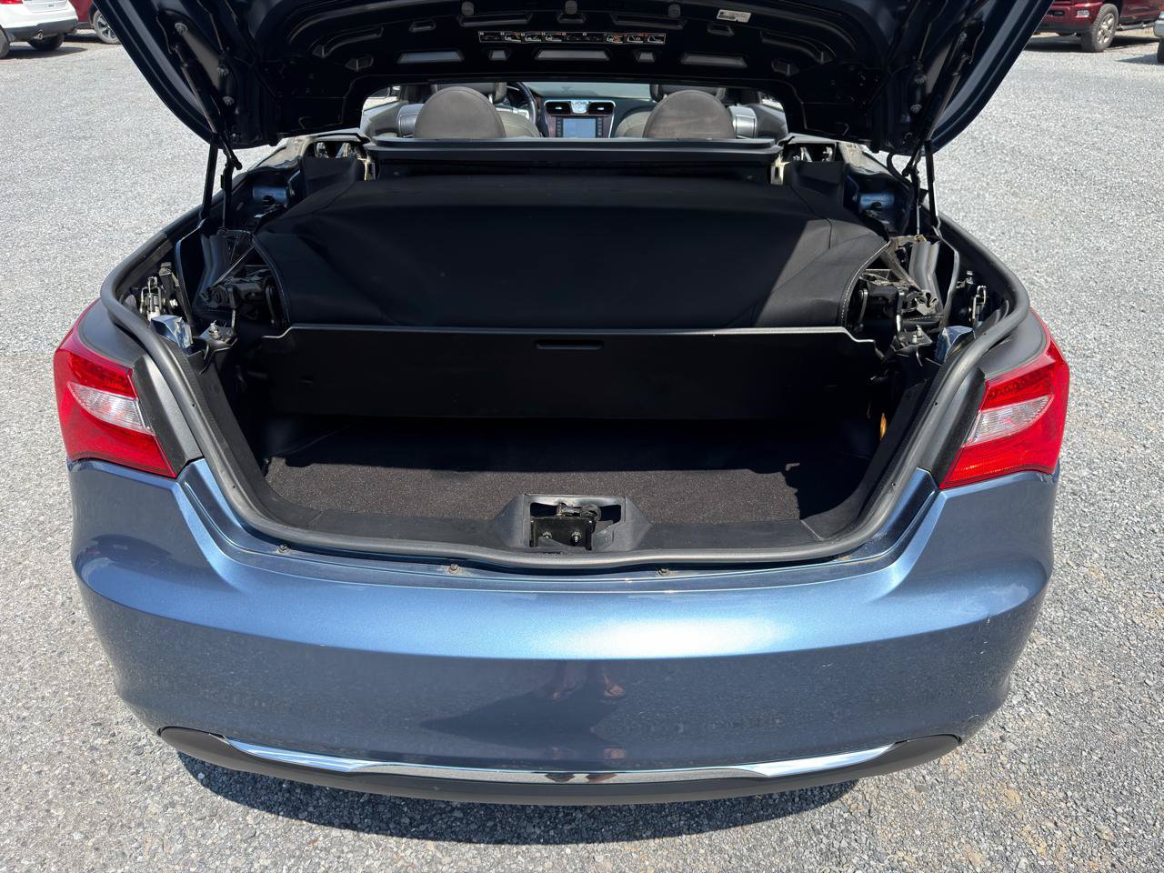 Used 2011 Chrysler 200 Touring FWD image 24