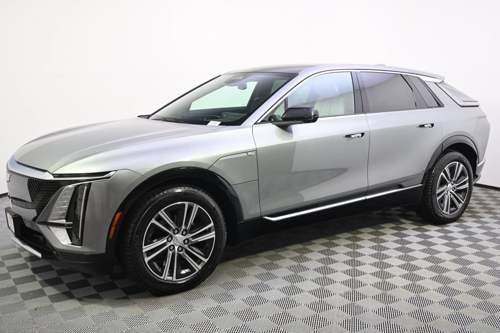 New 2026 Cadillac Lyriq Luxury AWD/4WD image 2
