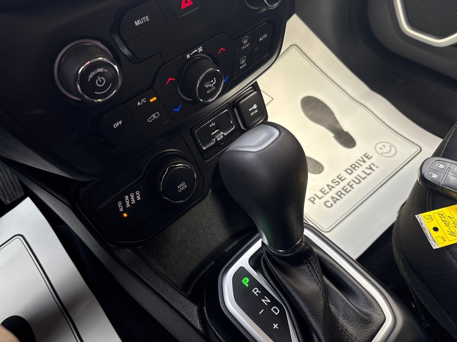 Used 2019 Jeep Renegade Latitude AWD/4WD image 17