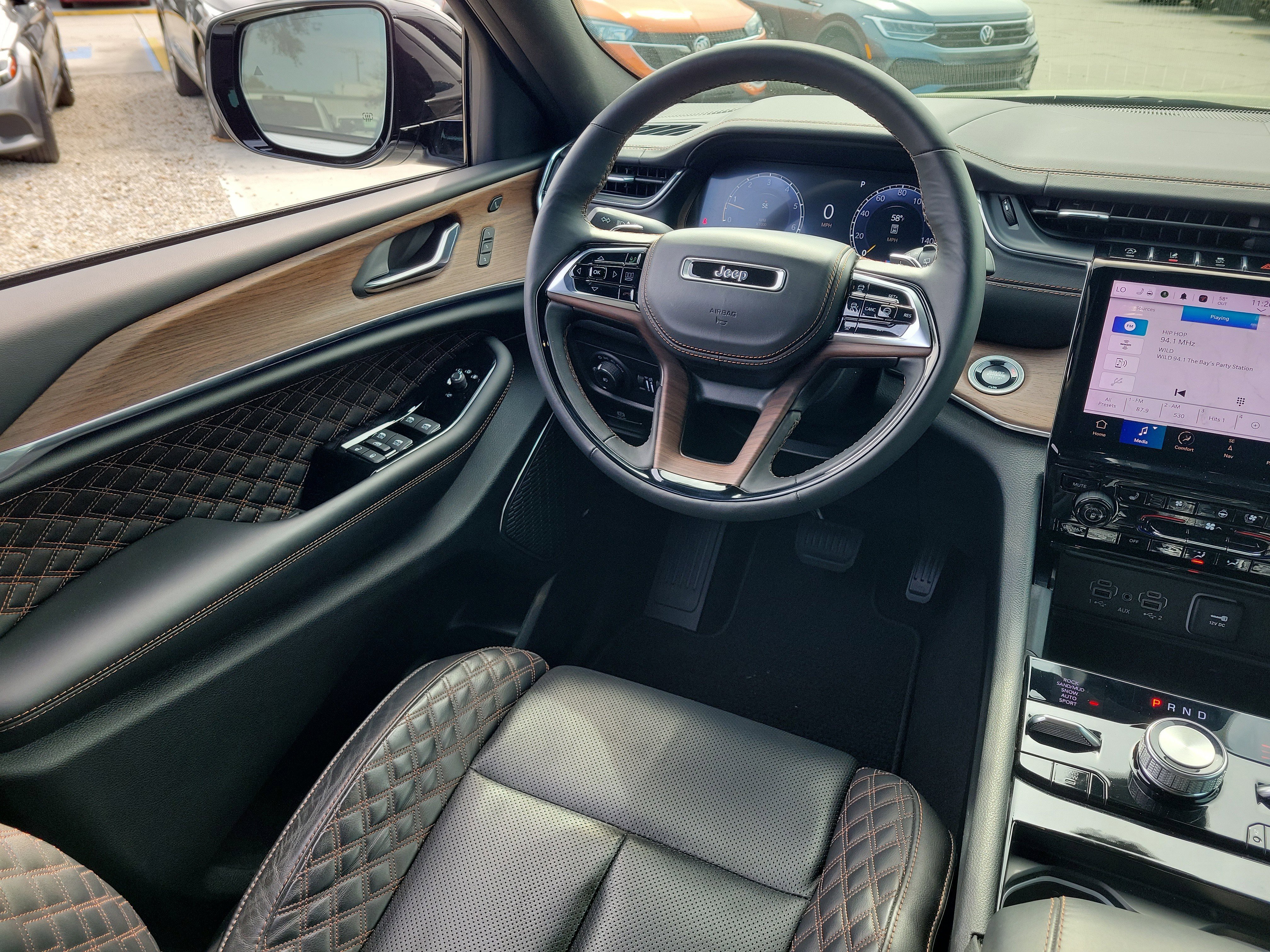 Used 2024 Jeep Grand Cherokee Summit w/ Luxury Tech Group V image 16