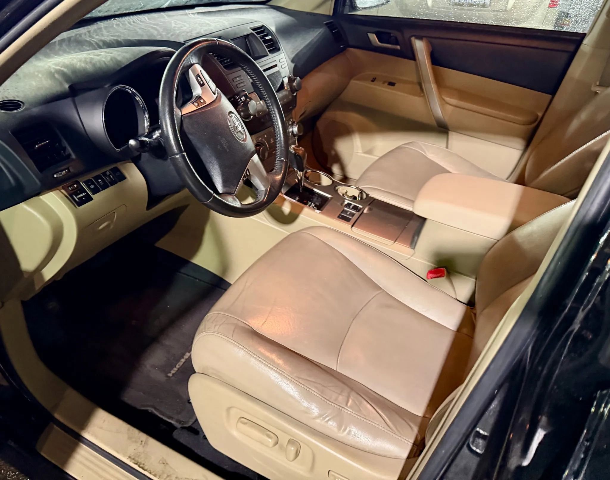 Used 2012 Toyota Highlander SE image 27