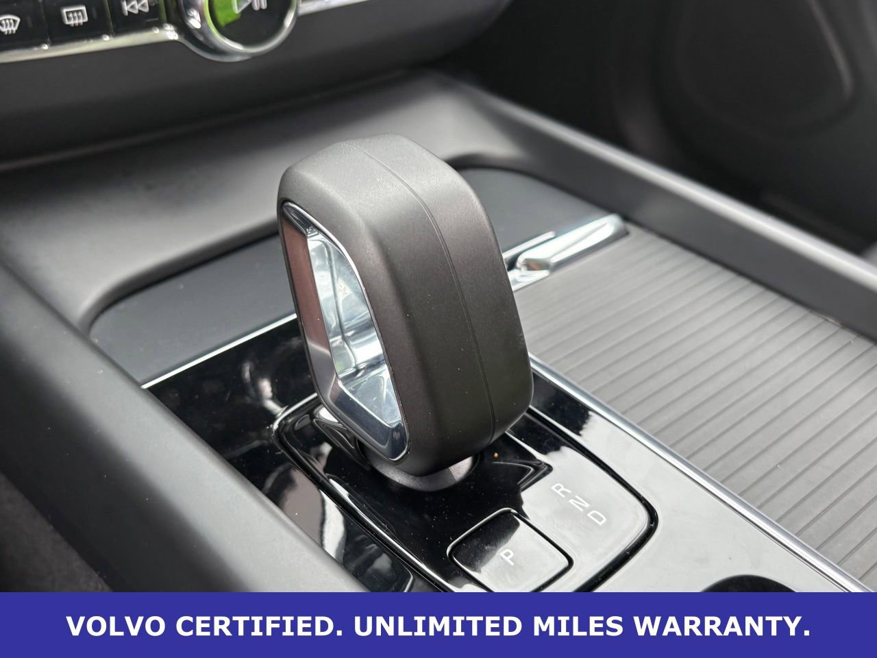 Certified 2025 Volvo XC60 B5 Core AWD/4WD image 22