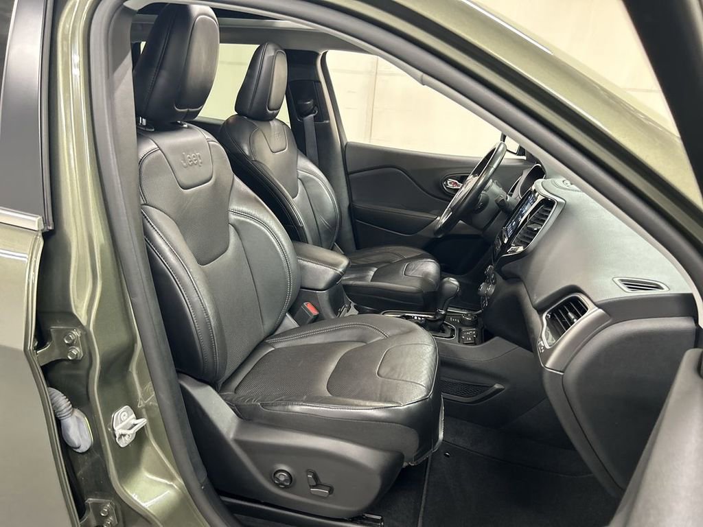 Used 2021 Jeep Cherokee Limited image 23