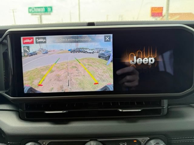 Used 2024 Jeep Gladiator Rubicon AWD/4WD image 27