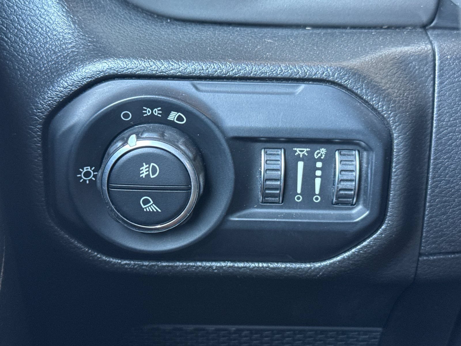 Used 2022 Jeep Gladiator Sport AWD/4WD image 33