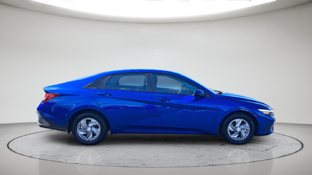 Used 2026 Hyundai Elantra SE FWD image 18
