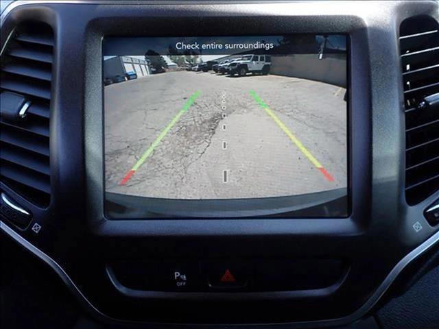 Used 2020 Jeep Cherokee Trailhawk w/ Cold Weather Group AWD/4WD image 17
