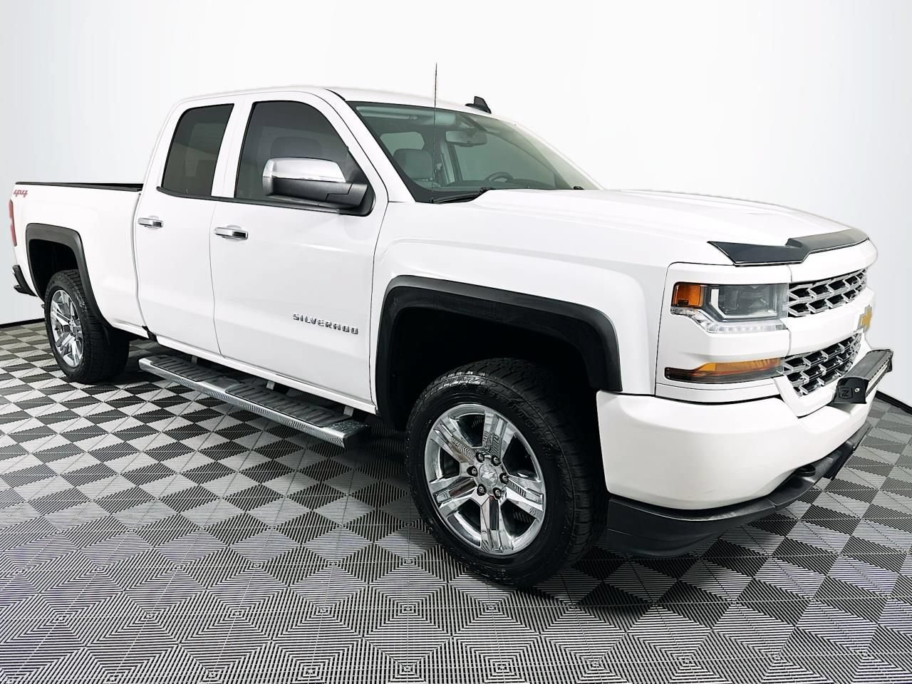 Used 2017 Chevrolet Silverado 1500 Custom w/ Custom Convenience Package AWD/4WD image 26