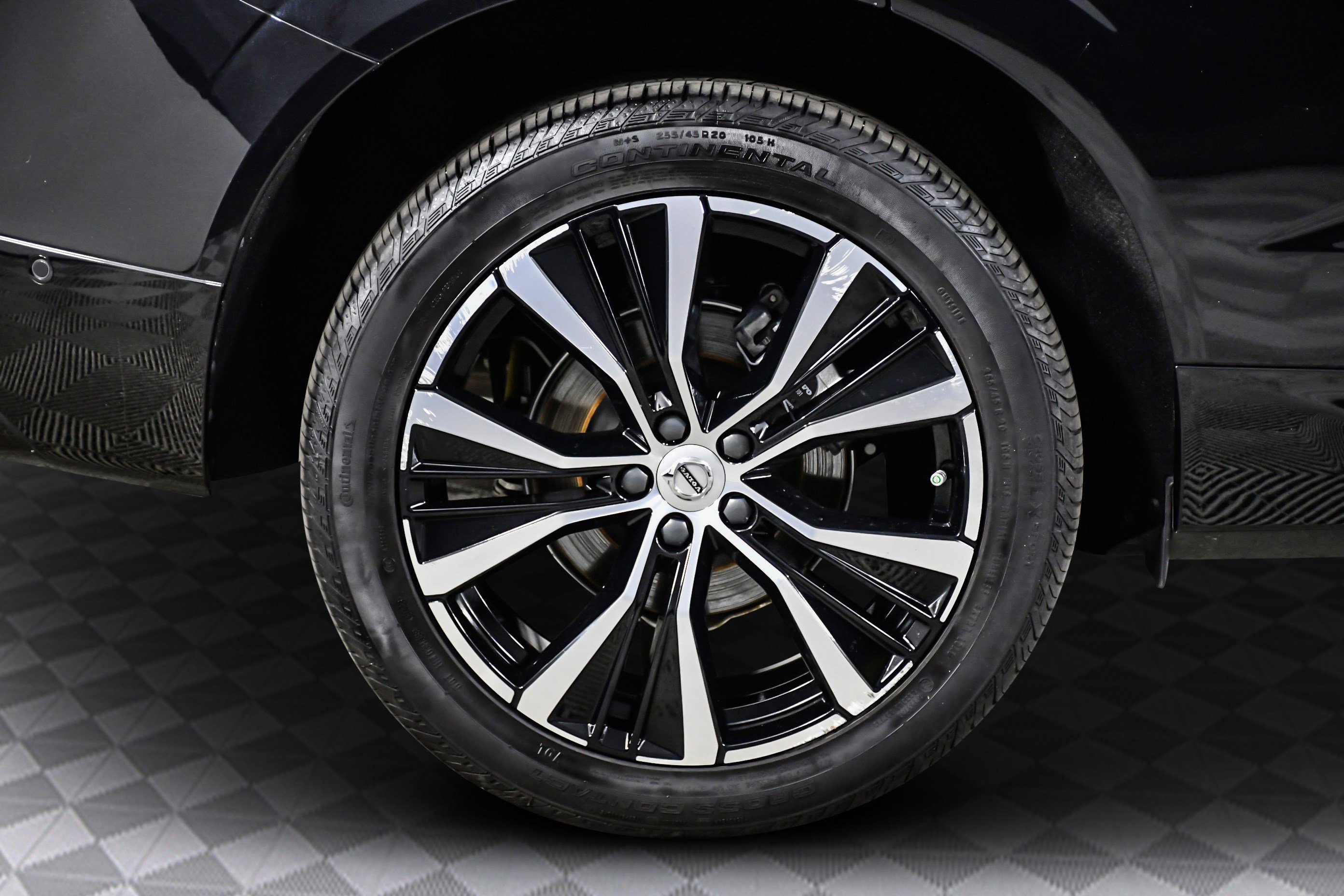 Used 2024 Volvo XC60 B5 Plus image 31