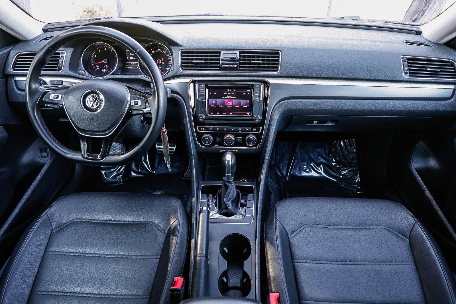 Used 2018 Volkswagen Passat 2.0T R-Line image 10