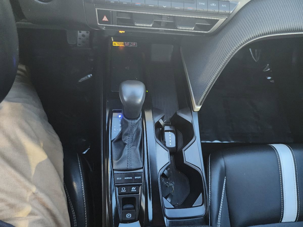 Used 2025 Toyota Camry SE w/ Multimedia Upgrade Package image 17