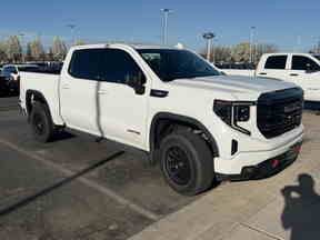 Used 2022 GMC Sierra 1500 AT4 w/ AT4 Premium Package image 2