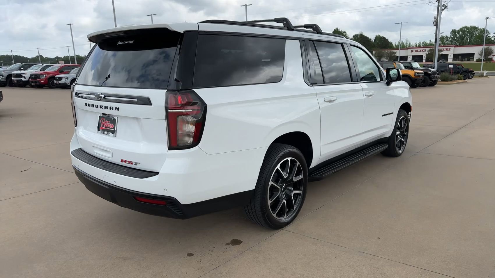 Used 2023 Chevrolet Suburban RST w/ Luxury Package RWD image 9